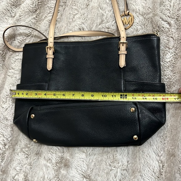 Michael Kors Black and tan zippered handbag - Picture 11 of 13